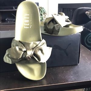 Fenty slippers expedition unknown top